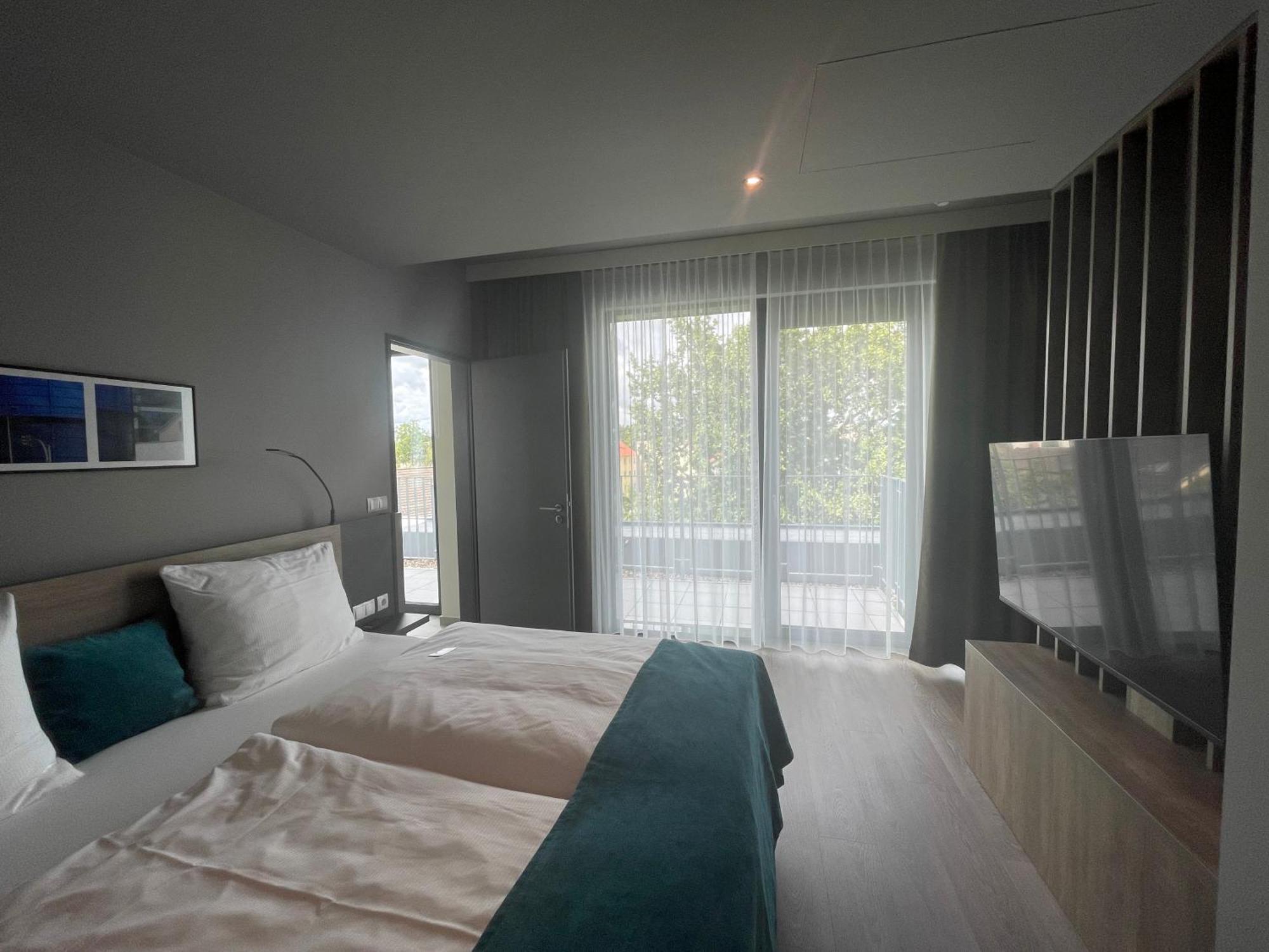 H24 Stadthotel Bernau Бернау Экстерьер фото